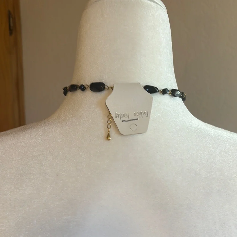 Elegant Black and Red Heart Pendant Necklace - Picture 2 of 4